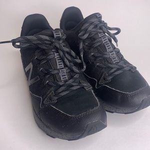 NEW BALANCE KIDS TRAIL RUNNING SHOE SZ 3